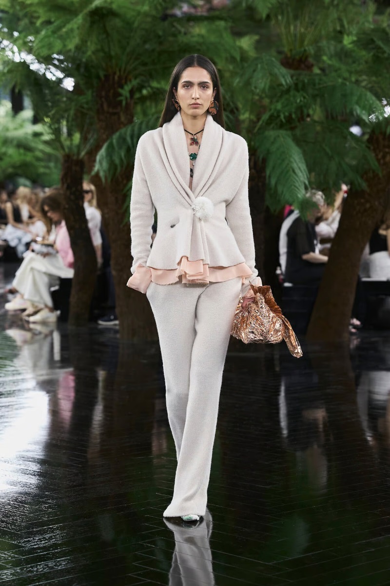 Criação da Dior apresentada durante a Semana de Alta Costura de Paris no Musée Rodin