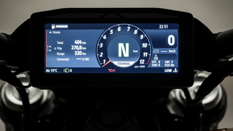 Painel TFT da Ducati XDiavel V4 reúne tecnologia e conectividade avançada