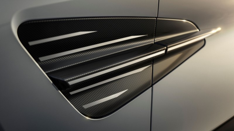 Detalhe da entrada de ar lateral do Aston Martin Vanquish 25 anos