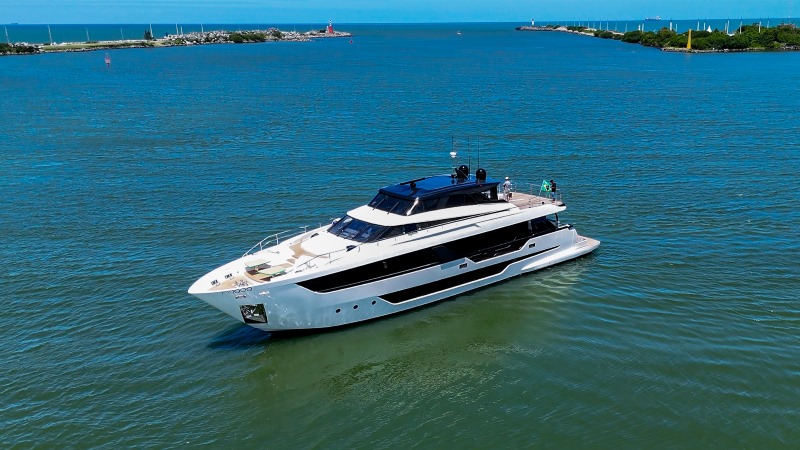Ferretti Yachts 1000 maior iate em fibra de vidro produzido em série no Brasil pelo Grupo OKEAN