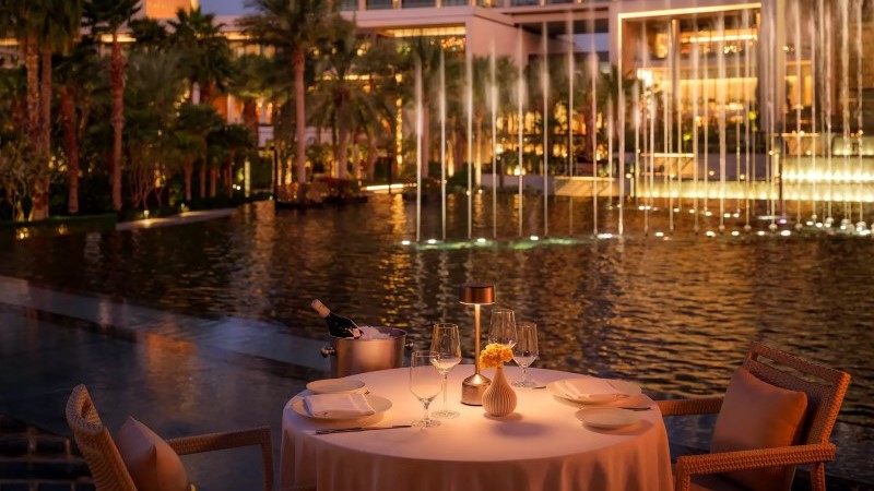 Milos Atlantis The Royal Dubai mesa preparada para experiência gastronômica sofisticada