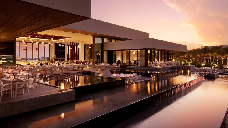Milos Atlantis The Royal Dubai restaurante de luxo com piscina e vista no pôr do sol