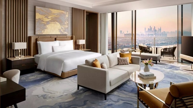 Royal Mansion Atlantis The Royal Dubai suíte de luxo com cama king size e decoração sofisticada