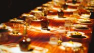 Mesa da Class TechExperience com efeitos holográficos, projeções mapeadas e garrafas Royal Salute durante experiência imersiva de whisky premium no Rosewood São Paulo
