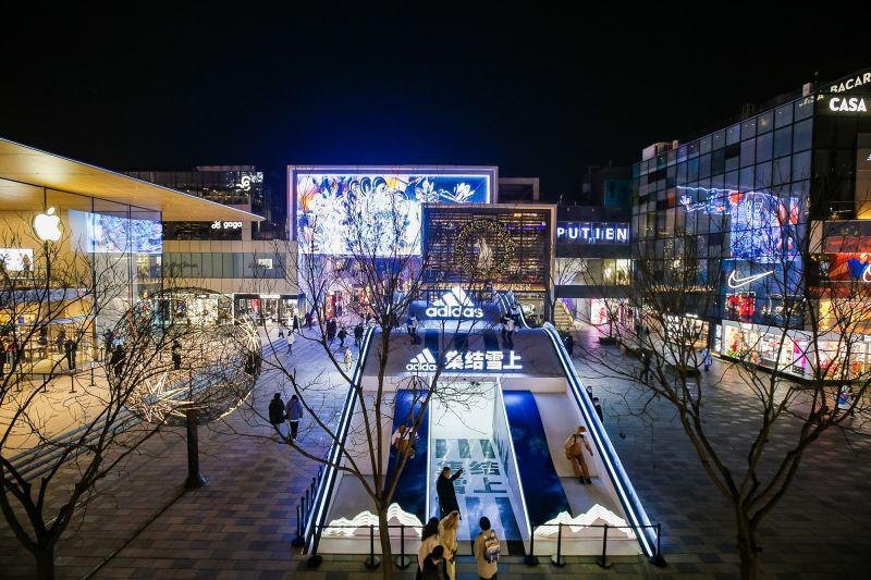 Sanlitun em Pequim mostrando experiências de luxo e a integração entre arquitetura, lifestyle e consumo premium