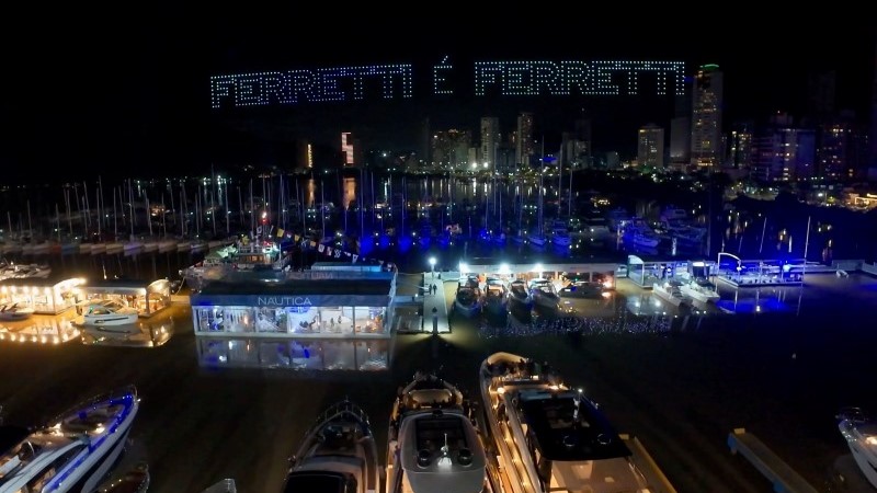 Show de drones da Ferretti Yachts durante o Itajaí Boat Show 2026.