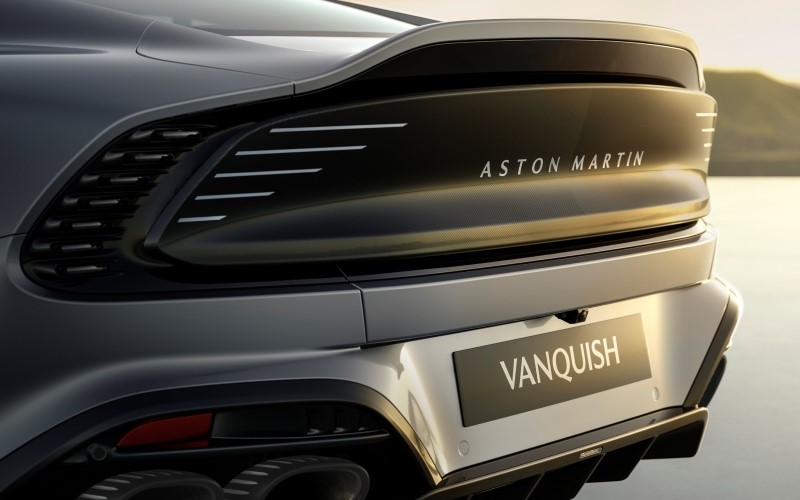 Aerofólio traseiro e inscrição Vanquish Aston Martin na edição limitada Vanquish 25 anos