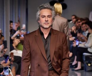Desfile da Ricardo Almeida apresenta alfaiataria masculina de luxo