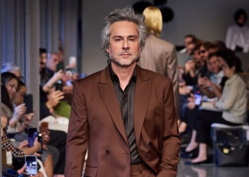 Desfile da Ricardo Almeida apresenta alfaiataria masculina de luxo