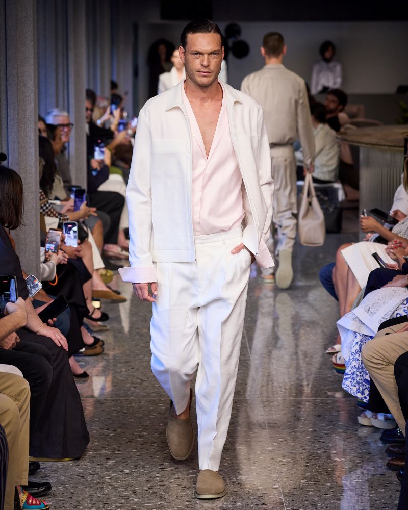 Produção de moda apresentada na passarela da Ricardo Almeida
