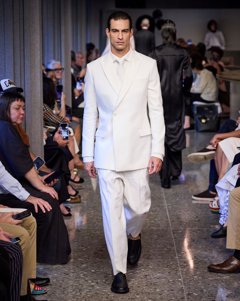 Look da linha RA2 apresentado em desfile de moda da Ricardo Almeida