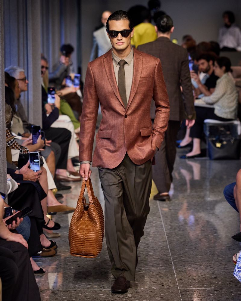 Look conceitual da linha RA2 apresentado no desfile