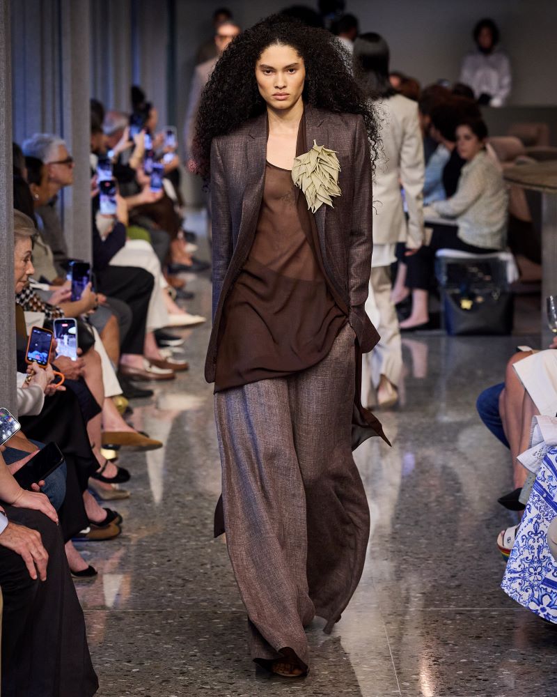 Look apresentado no primeiro ato do desfile da Ricardo Almeida