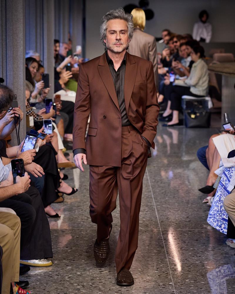 Look da coleção Verão 2026/27 da Ricardo Almeida apresentado em desfile
