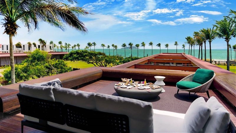 Lounge externo da Suíte Presidencial Vista Para o Mar do Zendaya Resort