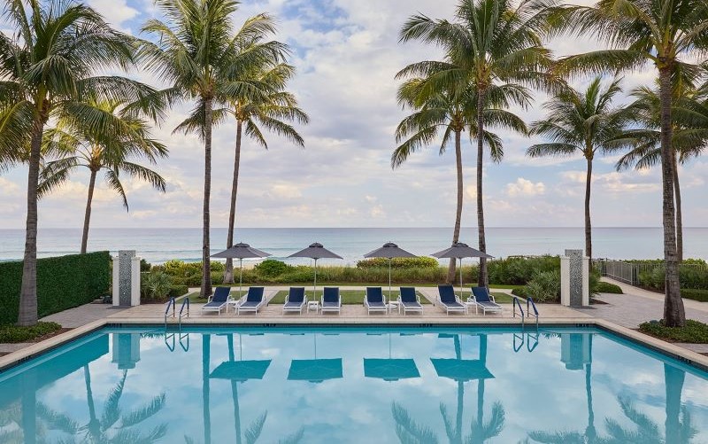 Piscina do The Boca Raton com vista para o mar