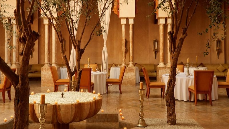 Restaurante do Amanjena preparado para o jantar