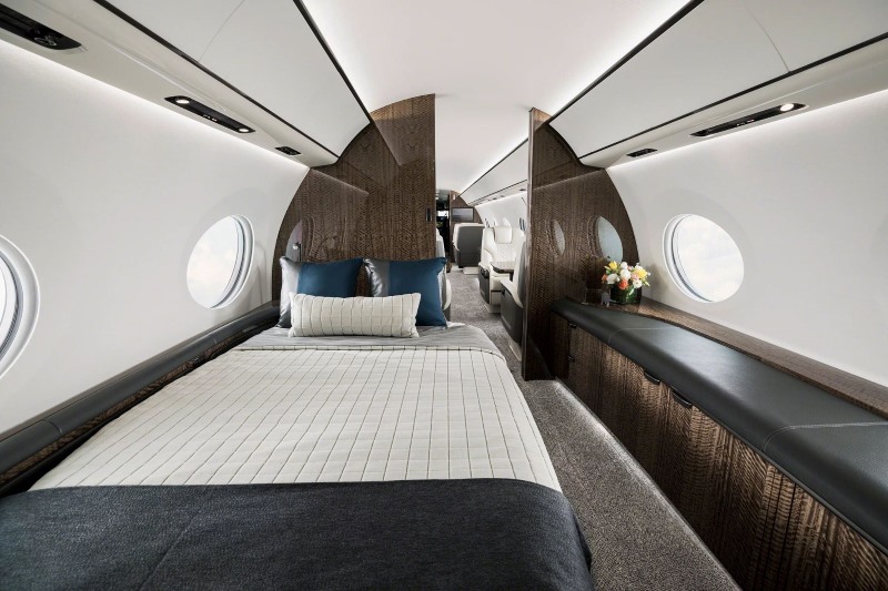 Cama na área de descanso da cabine do Gulfstream G700