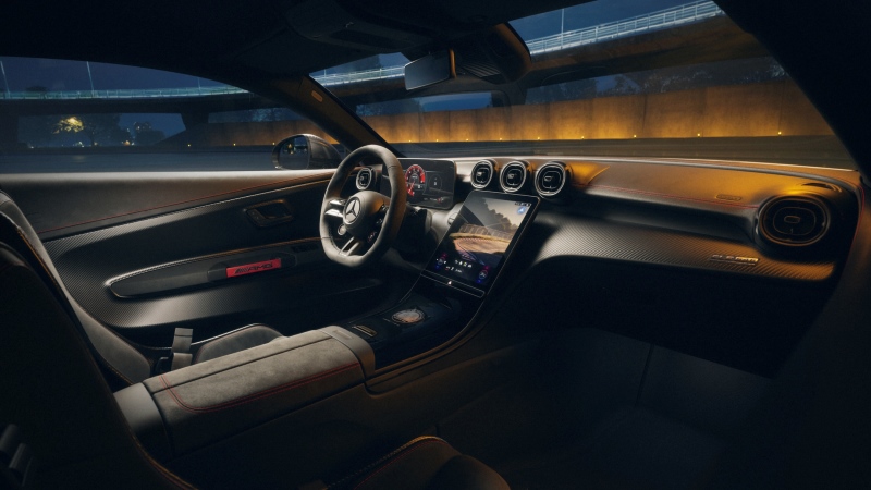 Painel, volante e console central do Mercedes-AMG CLE 646