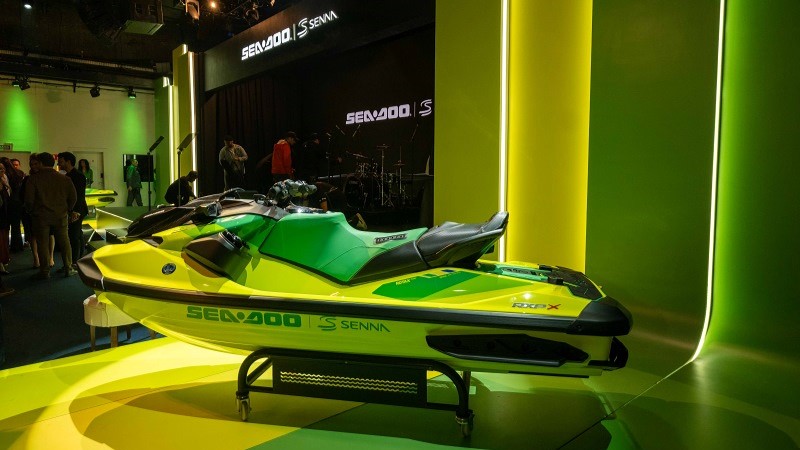 Sea-Doo RXP-X Senna 350 em vista lateral