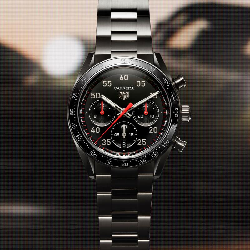 Detalhe da pulseira de aço do TAG Heuer Carrera Chronograph Sport CDB2110