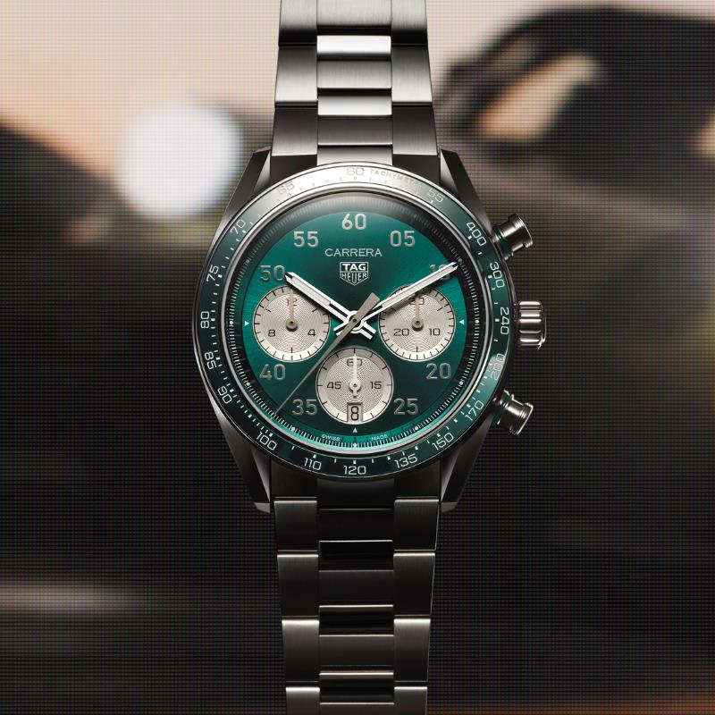 TAG Heuer Carrera Chronograph Sport CDB2112 com mostrador verde em formato vertical