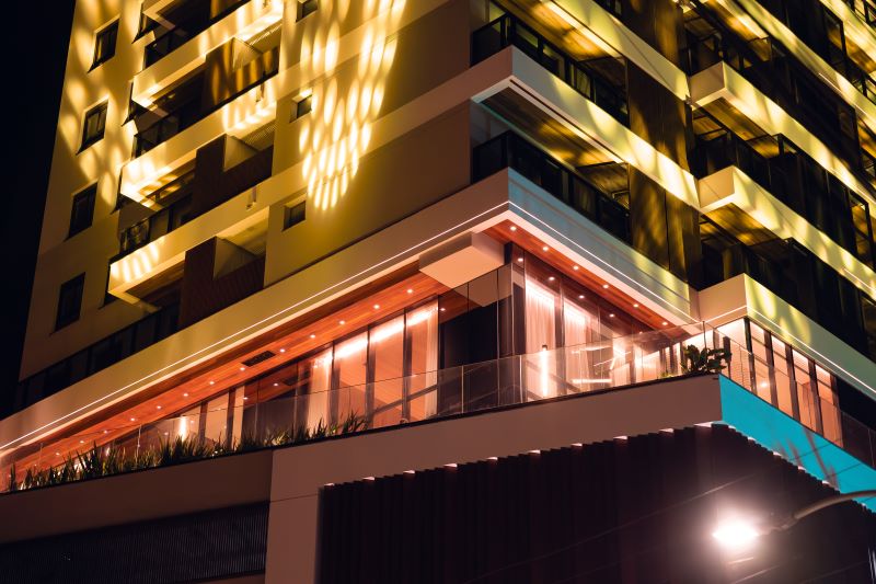 Área comum externa do Vista Mare com terraço em frente ao edifício