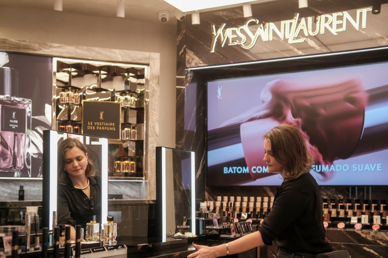 Amanda Sitta e Bruna Barbo, responsáveis pelos projetos das boutiques da YSL Beauty e da Le Labo Fragrances no Mata Lab