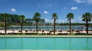 Piscinas do Boa Vista Surf Lodge cercadas por palmeiras