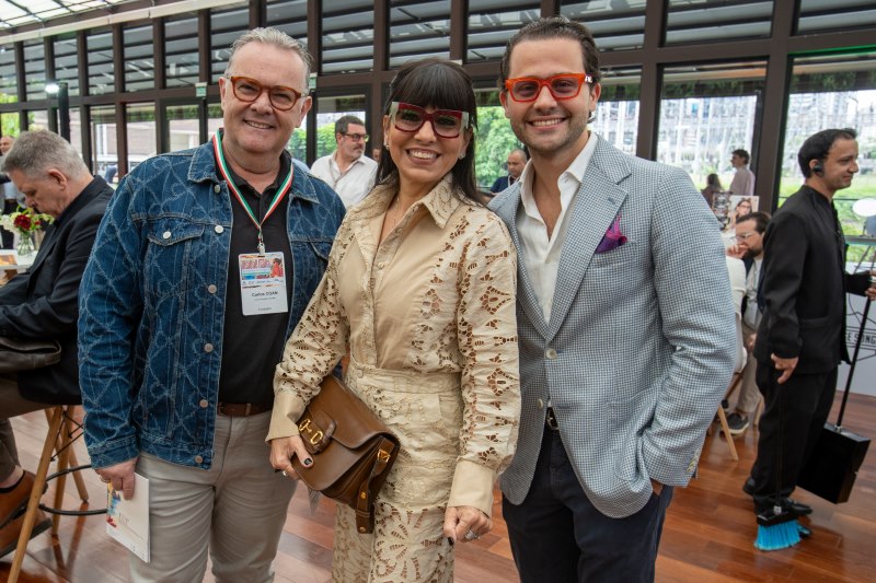 Carlos Coan, Deborah Ventura e Felipe Ventura durante o Italian Eyewear Exhibition