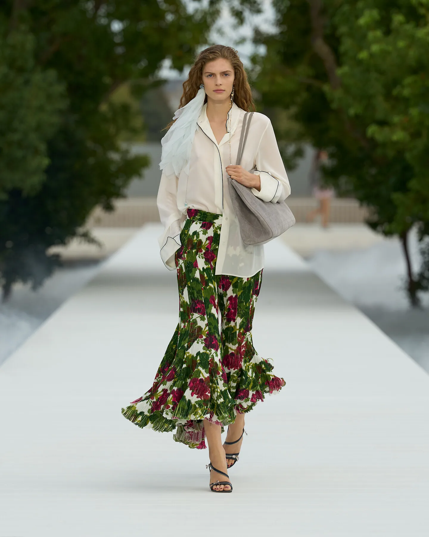 Look feminino do desfile Dior