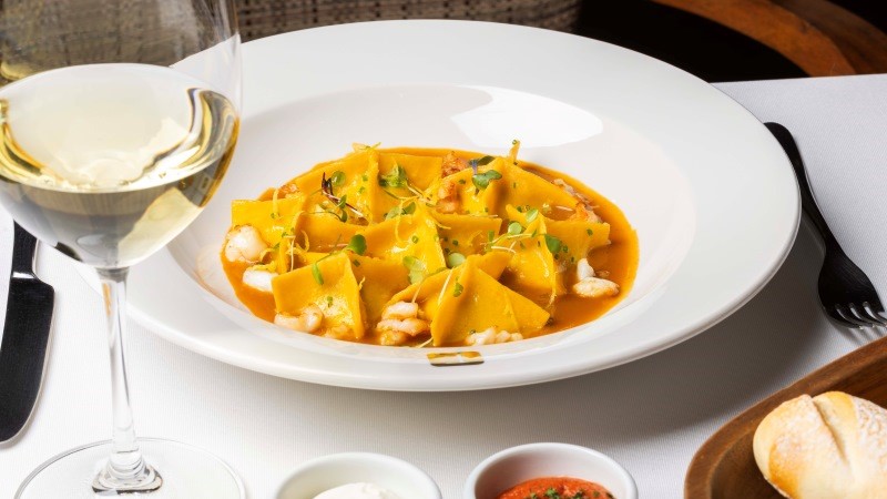 Fagottini de alcachofra ao molho bisque com camarão