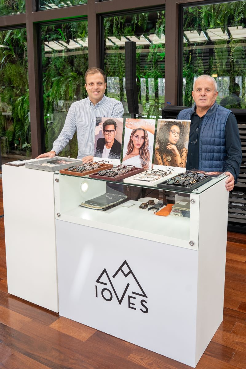 Expositor da empresa IOVES durante o Italian Eyewear Exhibition