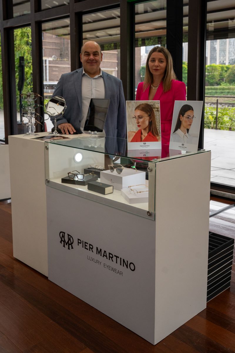 Expositor da empresa Pier Martino durante o Italian Eyewear Exhibition
