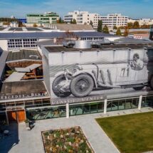 Vista aérea da fachada do Mercedes-Benz Classic Center em Fellbach, na Alemanha