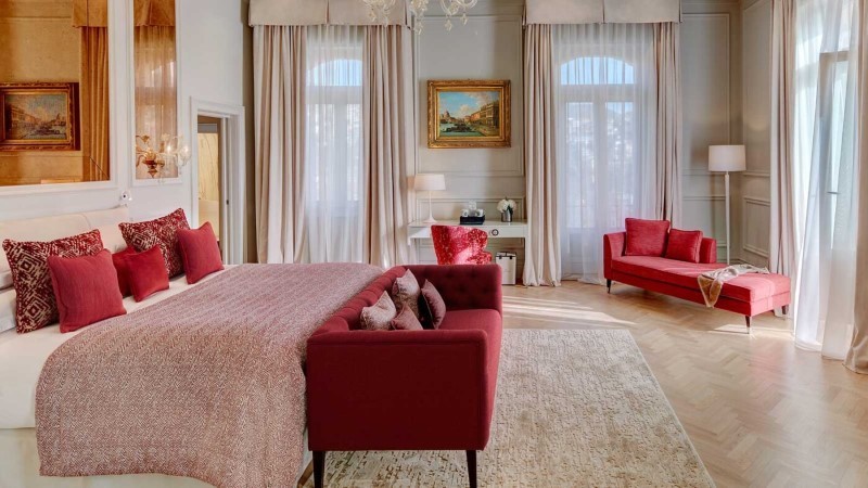 Quarto da Royal Suite do Palazzo Fiuggi com cama de casal