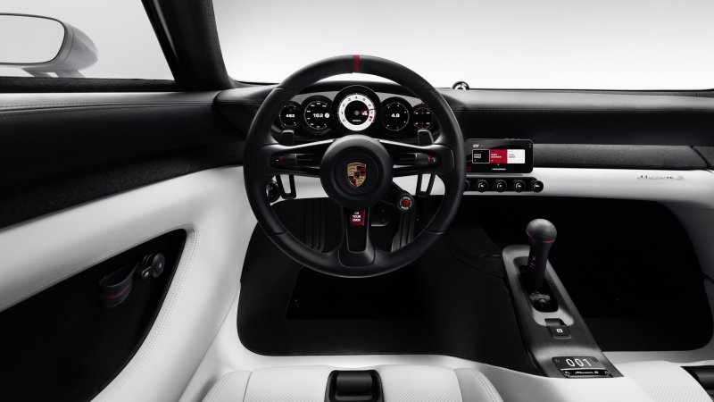 Volante do Porsche Mission S visto de frente, com parte do painel e dos instrumentos circulares