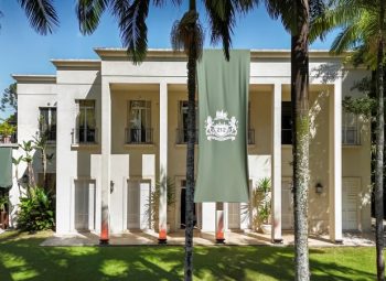 Fachada principal de entrada da 212 Mansion em São Paulo