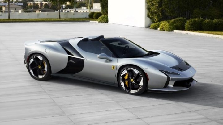 Ferrari HC25 One-Off em visão lateral angular durante apresentação oficial