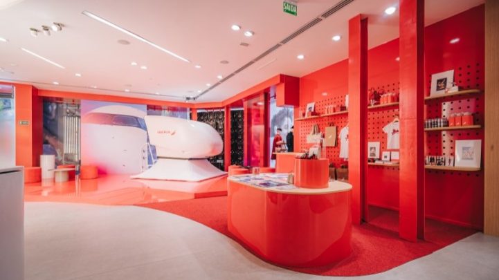 iberia-wifi-gratis-aviao-starlink-voo-brasil-recife-fortaleza-madri-espaço-A350-acessorios